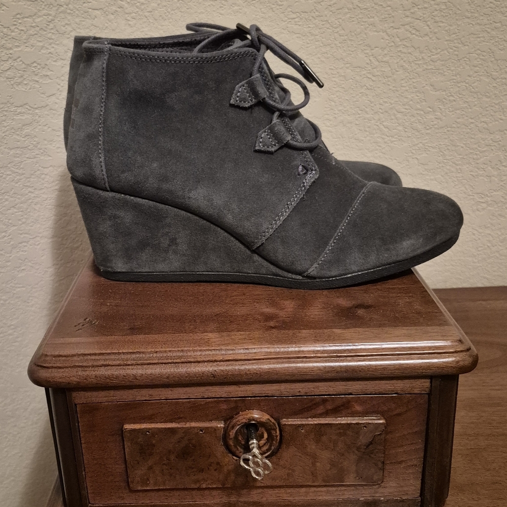 TOMS Gray Suede Wedged Heel Ankle Boots Women's Sz 12